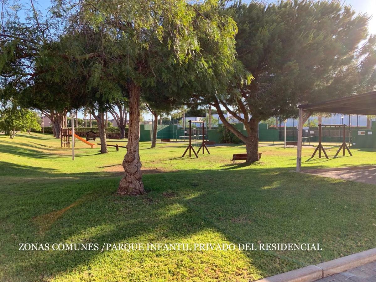 チクラナ・デ・ラ・フロンテーラ Novo Sancti Petri - Adosado Residencial El Trebol - Chiclanaヴィラ エクステリア 写真
